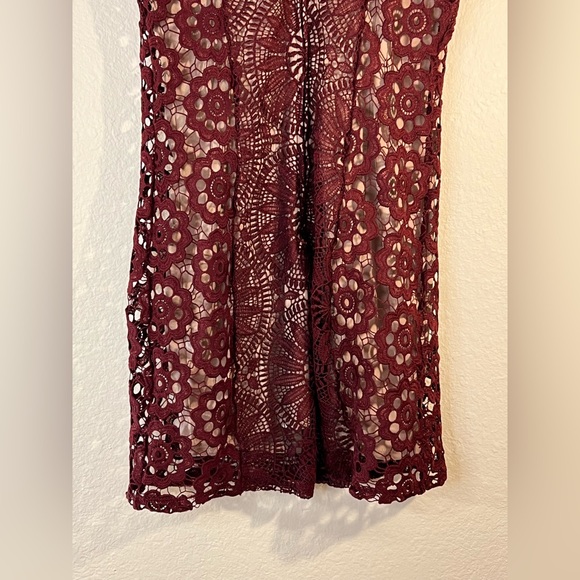 NWOT Francesca’s Maroon Lace Cocktail Dress, Size Small - Picture 10 of 13